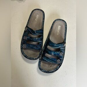 Alegria Women's Size E 39 US 9 Fiona Triple Strap Artisan Blue Platform Sandals